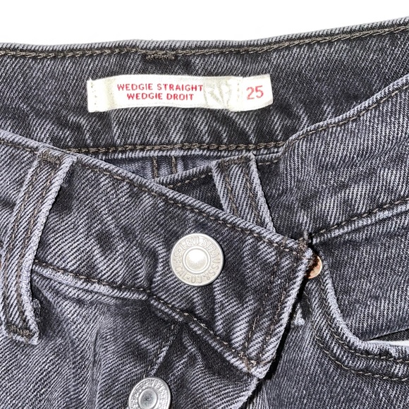 Levi’s Wedgie Straight Distressed Cuff Size 25 Dark Grey - Picture 3 of 4